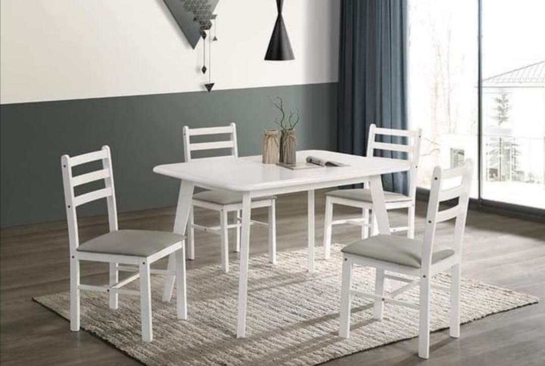 Meja 4 Biji Kerusi White Design Home Furniture Furniture On Carousell
