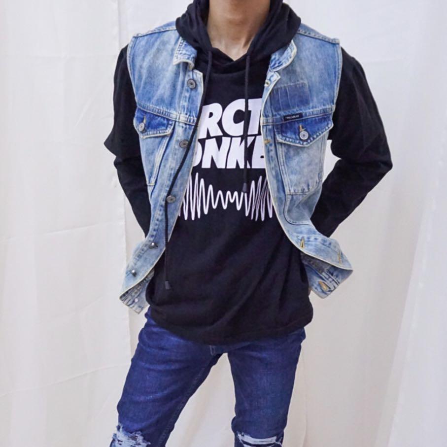 PULL & BEAR JEANS JACKET (Category: Coats, Jackets and Outerwear) located in Selayang. Submitted by rands_co_ (Listing ID 1031624322, Image 1). Description: Condition : 8/10 .