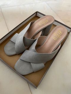 (Category: ) located in . Submitted by wardrobelover (Listing ID 1031553149, Image 1). Description: .