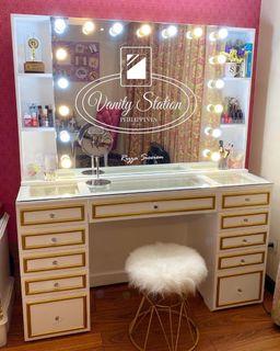 Vanity mirorr and table set high quality