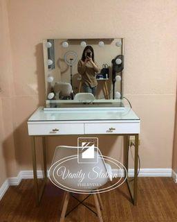 Vanity mirror and table high quality