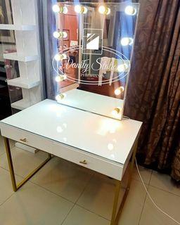 Vanity mirror and table set high quality