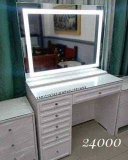 Vanity mirror and table set high quality