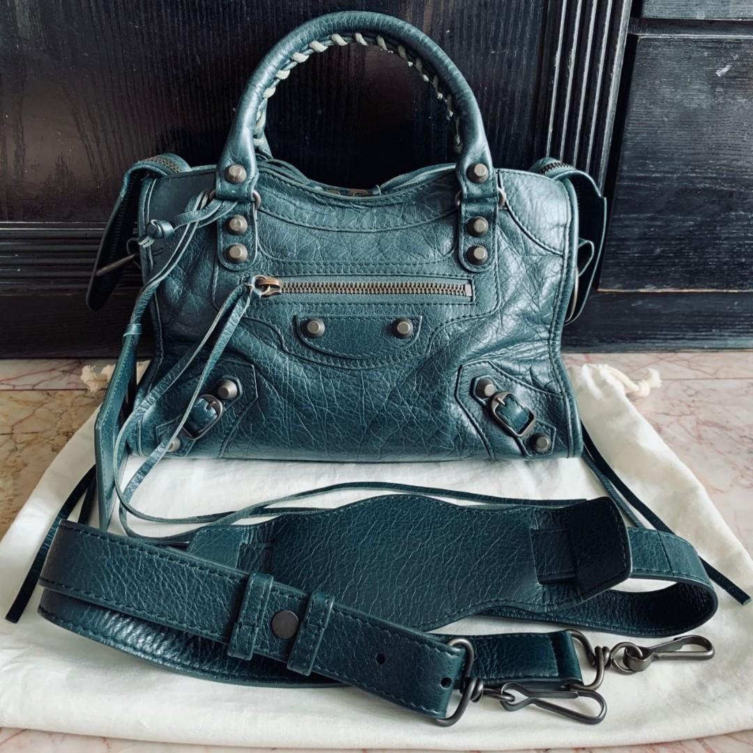 Balenciaga city bag in green . Come with mirror and dust bag, Luxury, Bags  & Wallets on Carousell