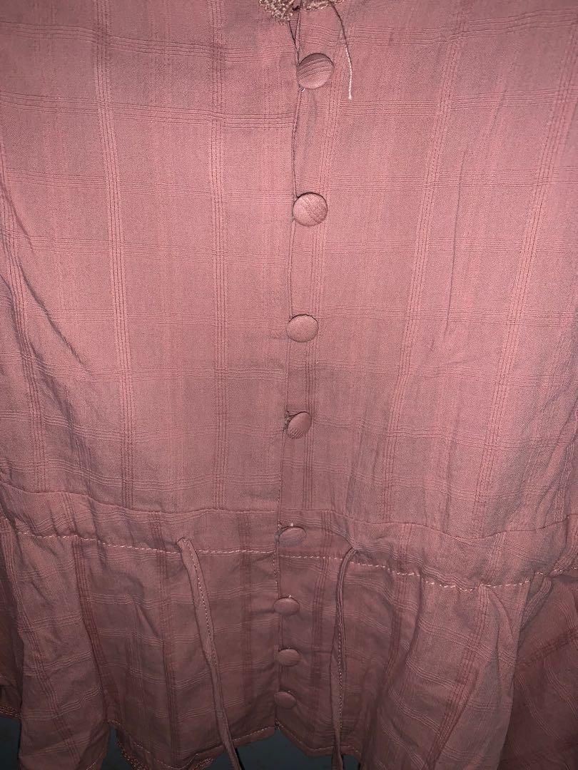 Blouse (Category: Blouses) located in Kota Kinabalu. Submitted by usedclothesme (Listing ID 1031854613, Image 3). Description: 👉🏻Never used, lil bit big for me .