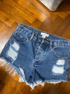 (Category: ) located in . Submitted by 9.90clothesss (Listing ID 1031803421, Image 1). Description: .
