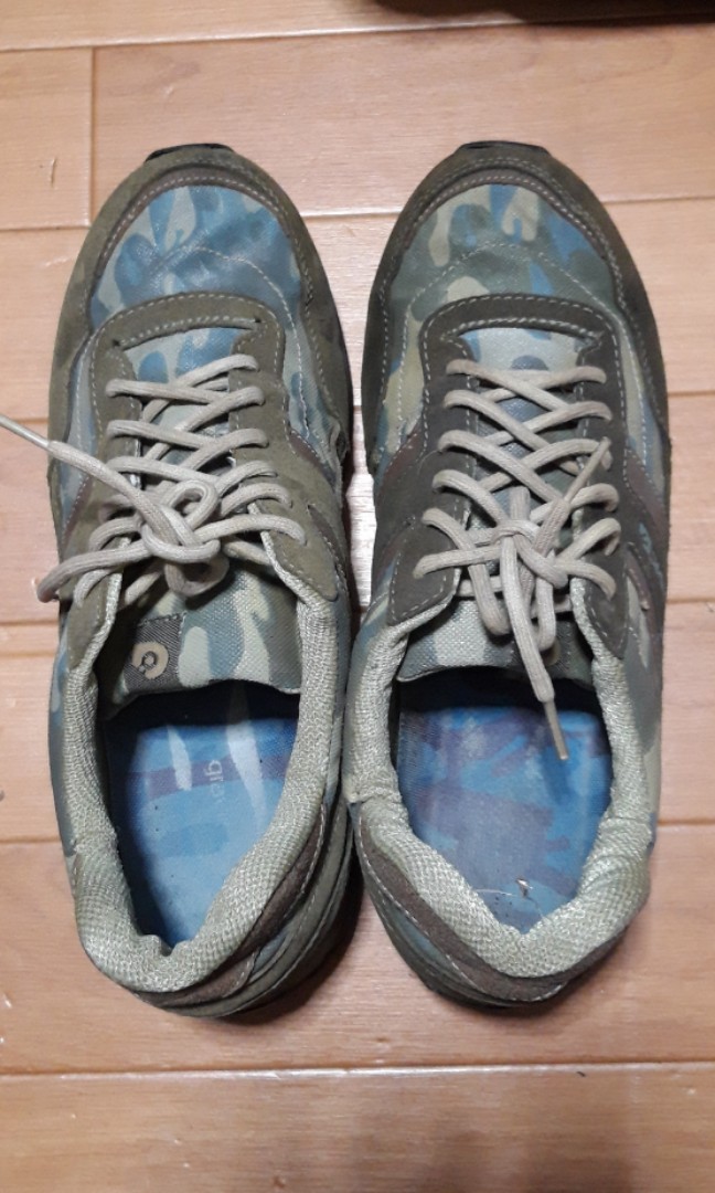 gravis sneakers