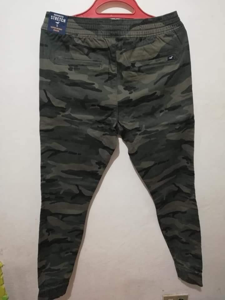 hollister camo joggers mens