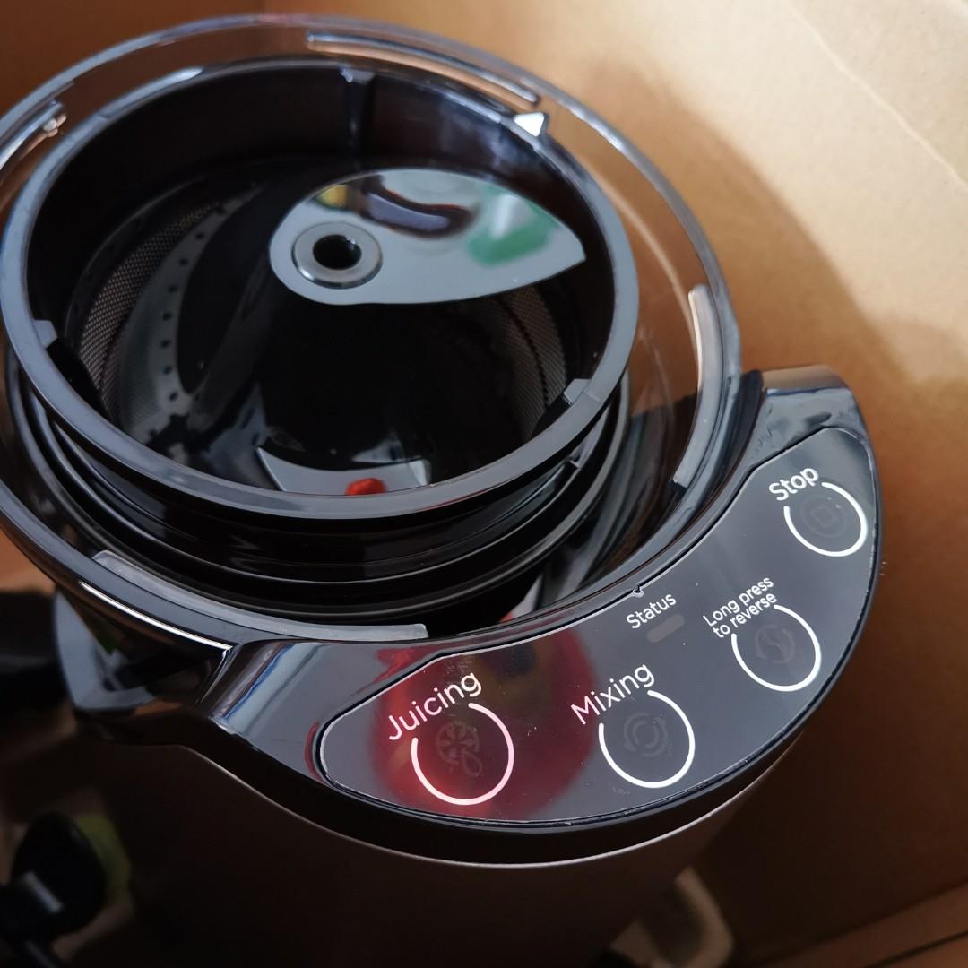 Juice maker (Category: Juicers, Blenders & Grinders) located in Kajang. Submitted by carronzt (Listing ID 1031683473, Image 2). Description: Brand New slow Juicer 200W original price rm 599 1 year warranty Touch Key with intelligent control Reason of selling : Clear kitchen Space Self pick at landmark Residence 2 No Nego fix price.