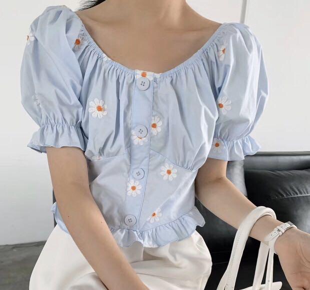womens white ruffle sleeve top