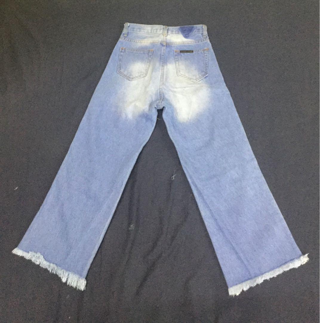 Punny Jeans Straight Cut Jeans (Category: Jeans) located in Manila. Submitted by redolfeee (Listing ID 1031862426, Image 2). Description: Please read!!! Hello! I’m selling this Punny Jeans Straight Cut Jeans that’s perfect for your korean ootd! Waistline is 25 and the length is 34 (Both measurements are in inches). RFS: Need extra funds for college :)) P.S. Only shipping is available and the shipping fee must be shouldered by the buyer..