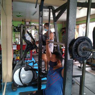 Second hand smith machine..in lucena..txt or pm