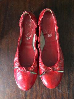 Tod’s red ballet flats