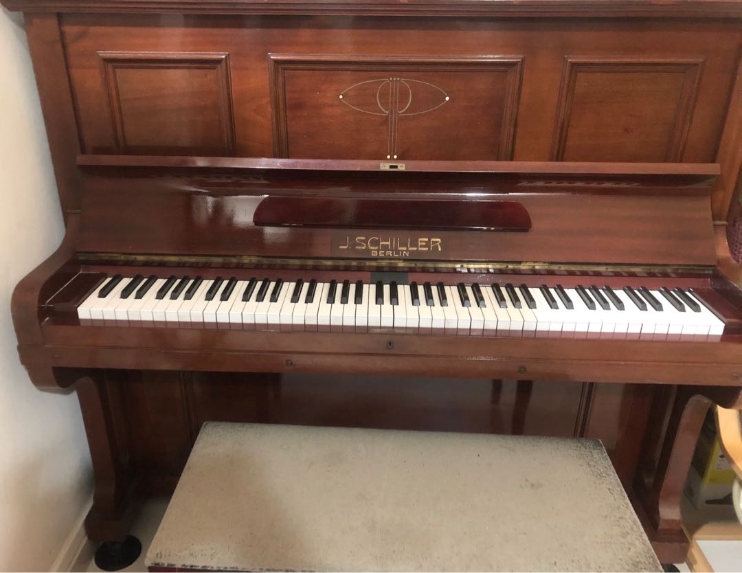 amargo Constituir Grapa Vintage Piano, Hobbies & Toys, Music & Media, Musical Instruments on  Carousell