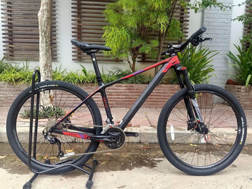 2020 JAVA VETTA 27S 27.5吋碳纖山地車 送水架前後蛙燈, 運動產品, 單車及配件, 單車 - Carousell