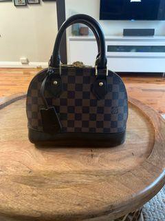 Alma Crossbody/Top handle bag...See all pics