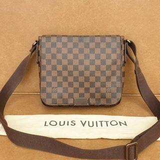 💯% Authentic LV Brown Monogram District PM Messenger Bag in SHW, Luxury,  Bags & Wallets on Carousell