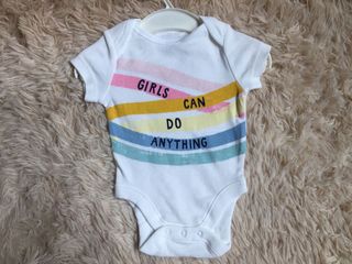 (Category: ) located in . Submitted by ask.mafwardrobe (Listing ID 1025656003, Image 1). Description: .