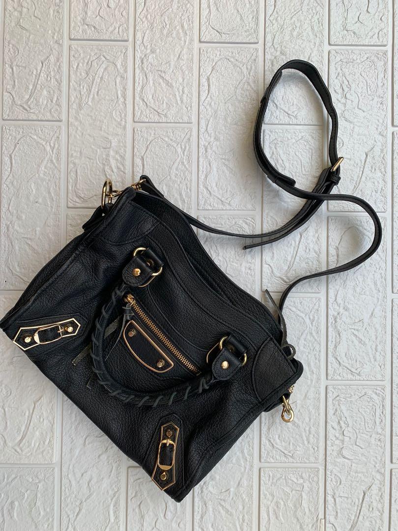 harga sling bag balenciaga