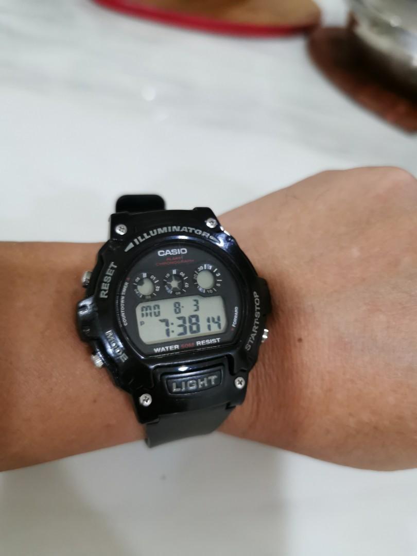 Casio digital watch W-214HC, Mobile Phones & Gadgets, Wearables 