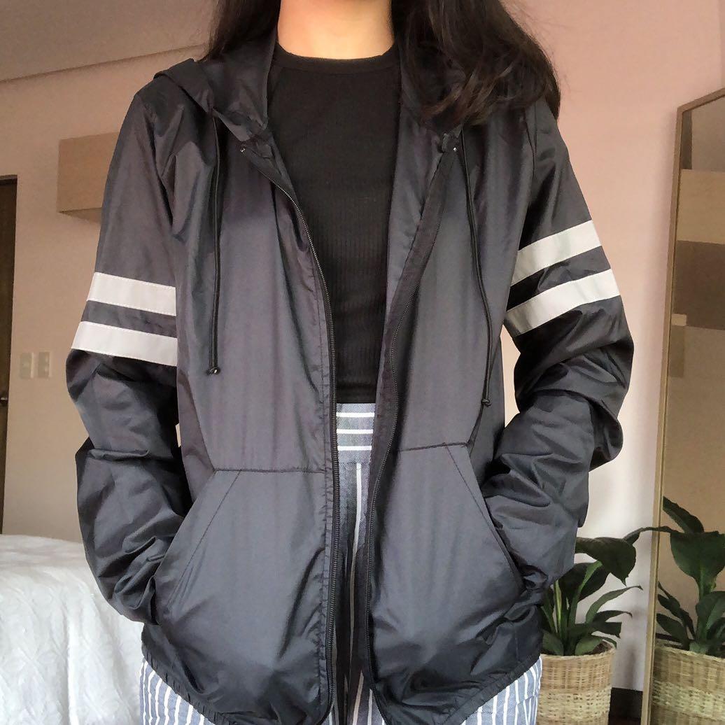 Forever 21 black deals windbreaker