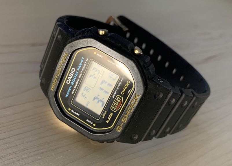 G-SHOCK DW-5600C-9V JAPAN H 跟原裝DW-5600錶帶, 女裝, 飾物及配件