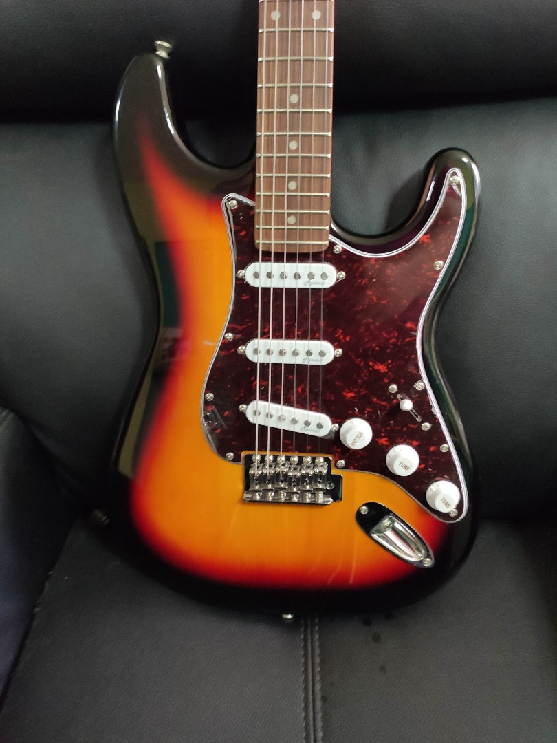 Harley Benton 62 sunburst strat Hobbies Toys Music Media