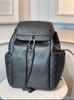 Shop Louis Vuitton Discovery Discovery backpack (M43680) by design