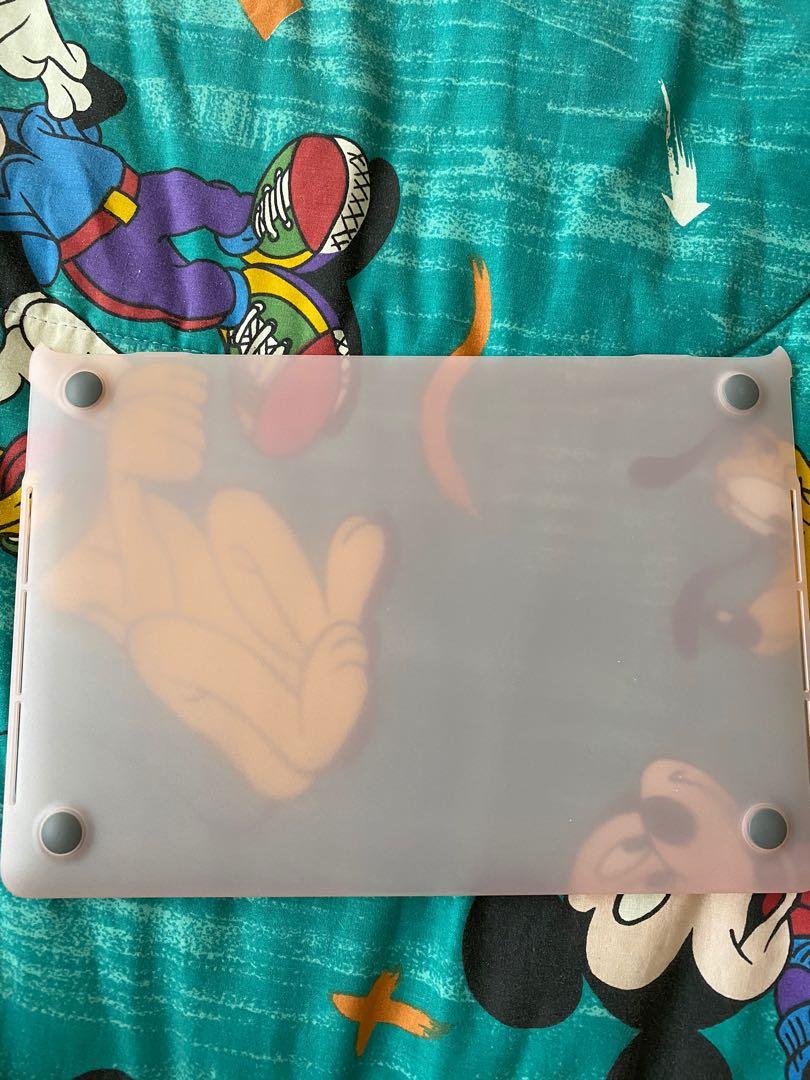 Moshi Macbook Pro 13” with Touchbar Cover Case (Matte Pink) (Category: Laptop Bags & Sleeves) located in Pasig City. Submitted by erikalowe (Listing ID 1025575578, Image 2). Description: Apple Macbook Pro 13” with Touchbar Case Cover (Matte Pink) - Original Moshi case used once still in perfect condition - Fits for the New Macbook Pro 13” with Touchbar model no: A1989 (refer to the back of your macbook for the model number) - Matte finish ULTRA T