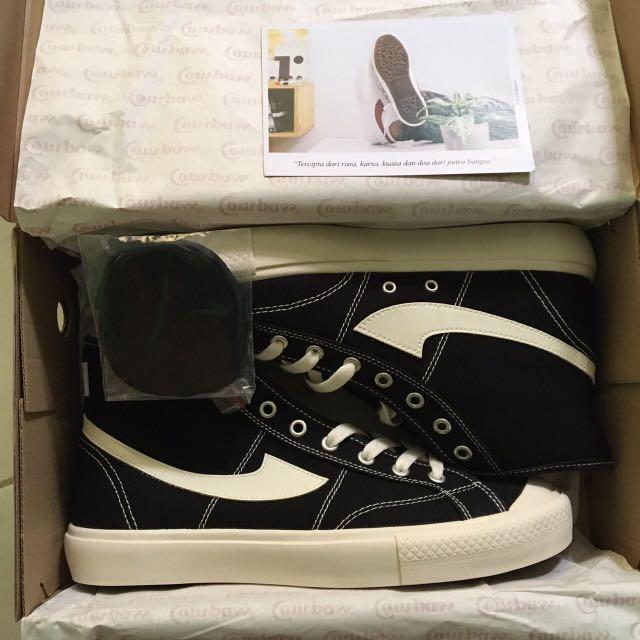 Sepatu Compass High Black White Size 42 Fesyen Pria Sepatu Sneakers Di Carousell