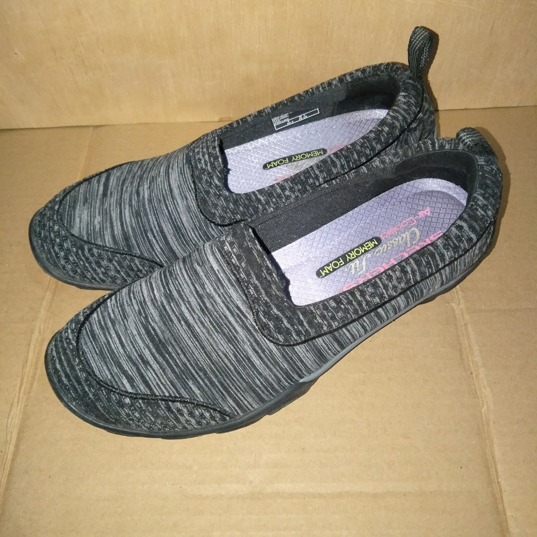 skechers classic fit air cooled memory foam precio