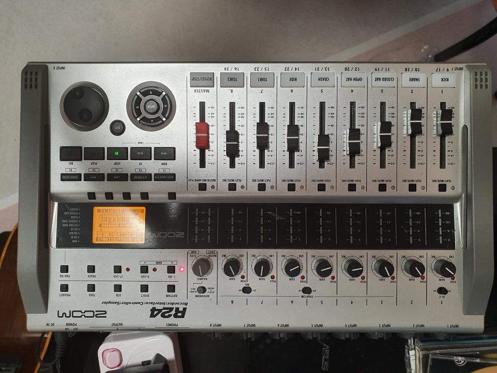 Zoom r24 Recorder Interface Controller Sampler, Hobbies & Toys, Music