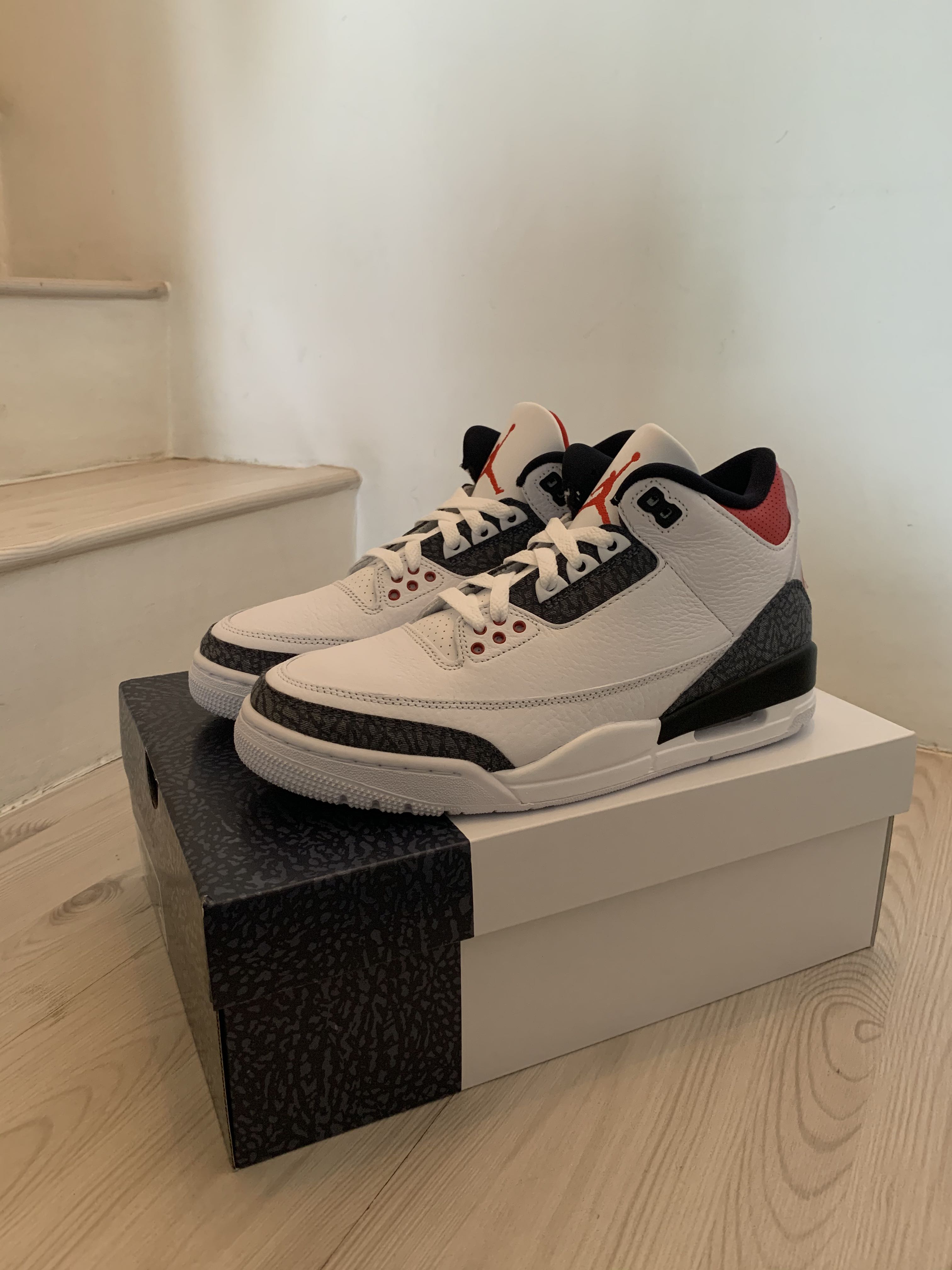 Air Jordan 3 Fire Red Denim, Men's Fashion, Footwear, Sneakers on Carousell