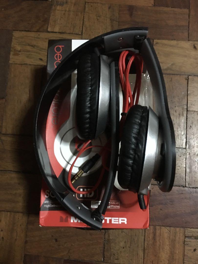 Beats by dr. dre MONSTER SOLO (Category: Earphones) located in Manila. Submitted by dl_online_shop (Listing ID 1032062304, Image 2). Description: beats by dr. Dre solo MONSTER *Premium Quality* -Brand new with box Special features: •with bass • with control talk • comfortable fit • dual fold Other colors available: Black Red Gray Blue Message us if you are interested .
