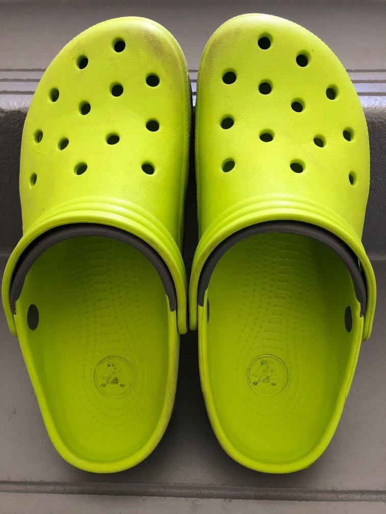 crocs m10w12 size
