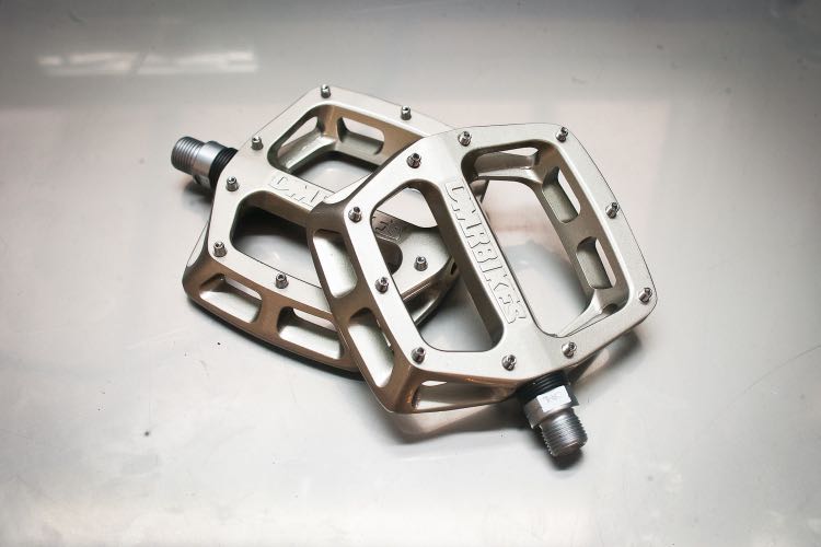 Dmr v12 magnesium pedals sales