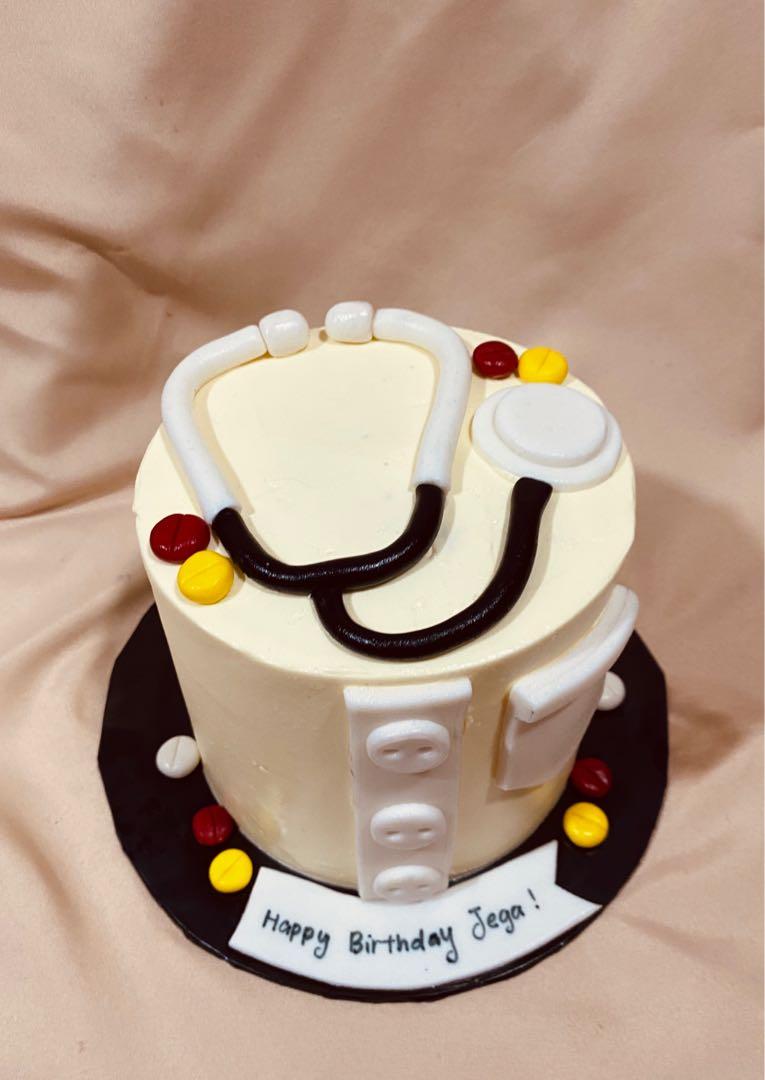 Premium Photo | Doctor fondant and equipment for doctors on vanilla cake,  homemade cake concept