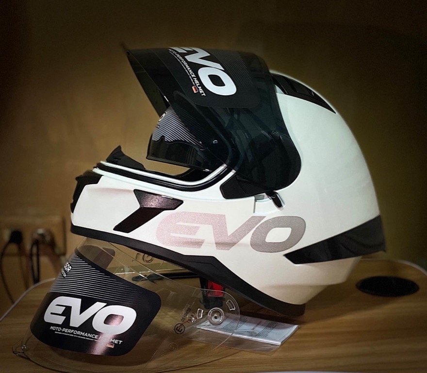 EVO Helmets, Motorbikes, Motorbike Parts & Accessories, Helmets and