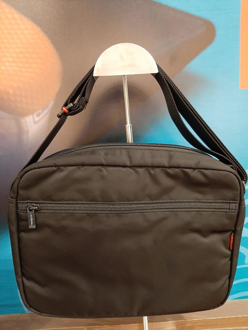 Hedgren Extruded RFID Sling Bag