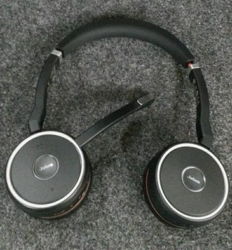 Jabra Evolve 75 (Category: Headphones & Headsets) located in Quezon City. Submitted by versa_electronics (Listing ID 1032007608, Image 2). Description: Jabra Evolve 75 w/ dock (not released locally) New - Open box Opened to test & check contents only Free same day delivery within NCR sells for 17k in Lazada (w/o dock).