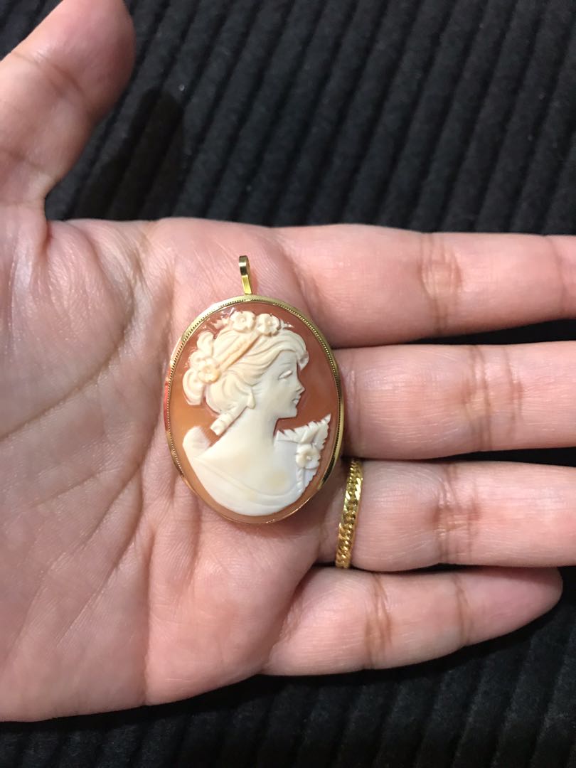 K18 JAPAN CAMEO pendant brooch carnelian shell, Women's Fashion