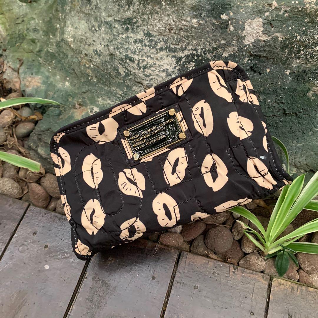 Marc jacobs pouch wallet store