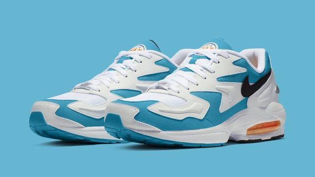 nike air light blue and white