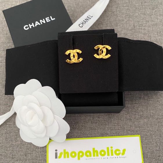 🔥 SOLD! CHANEL 20A Paris Button Studs Earrings, Women's Fashion, Jewelry &  Organisers, Earrings on Carousell