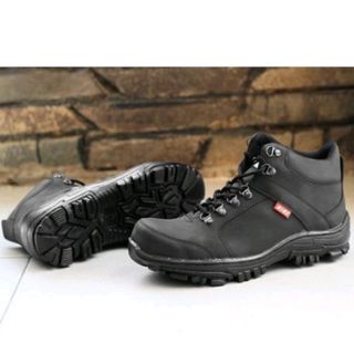Sepatu Boots Safety Murah Tapi Bukan Murahan Fesyen Pria Sepatu Sepatu Boot Di Carousell