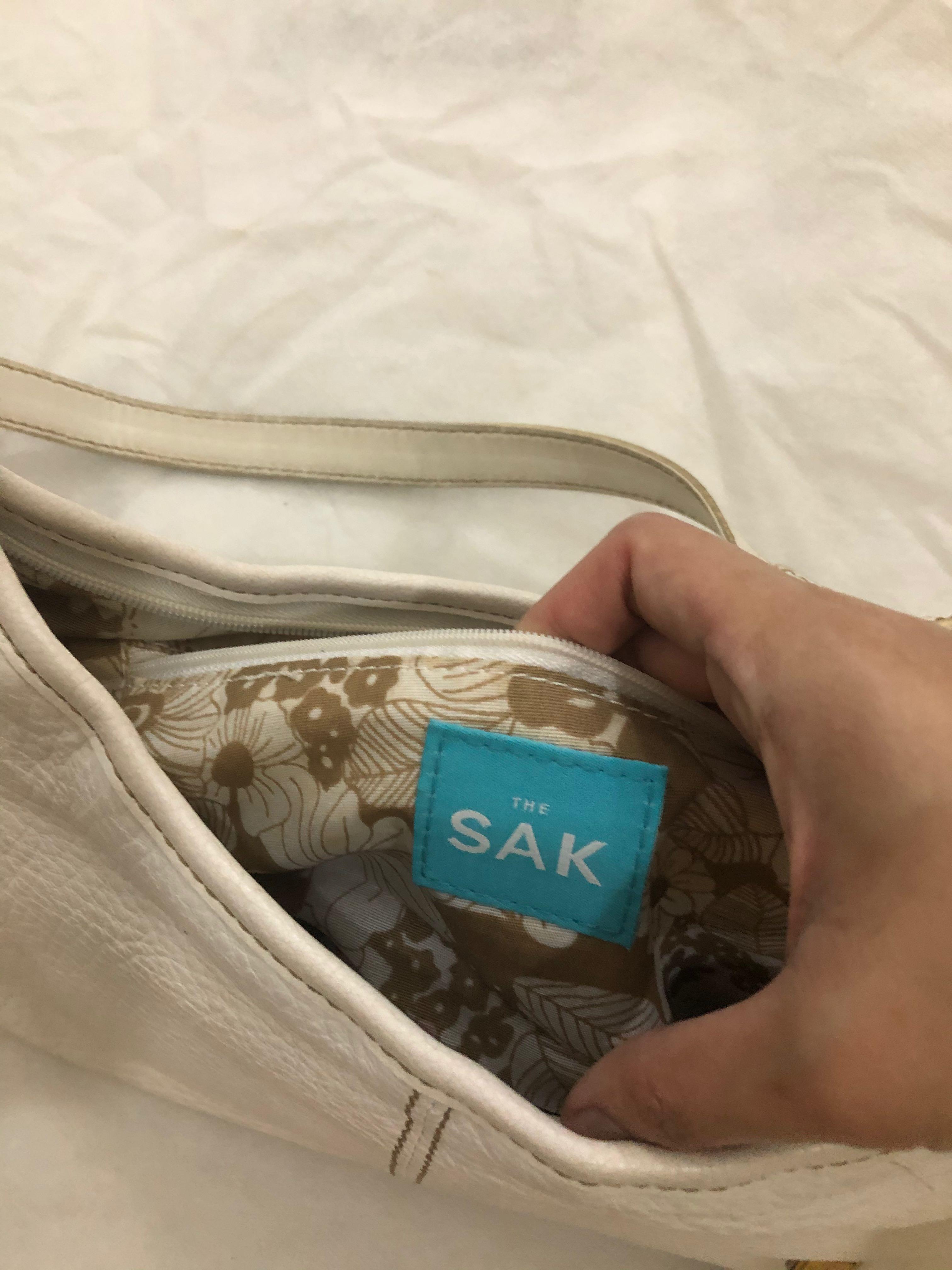 The Sak white bag (Category: Luxury Bags & Wallets) located in Mandaue City. Submitted by danielle___cebu (Listing ID 1032052708, Image 3). Description: .