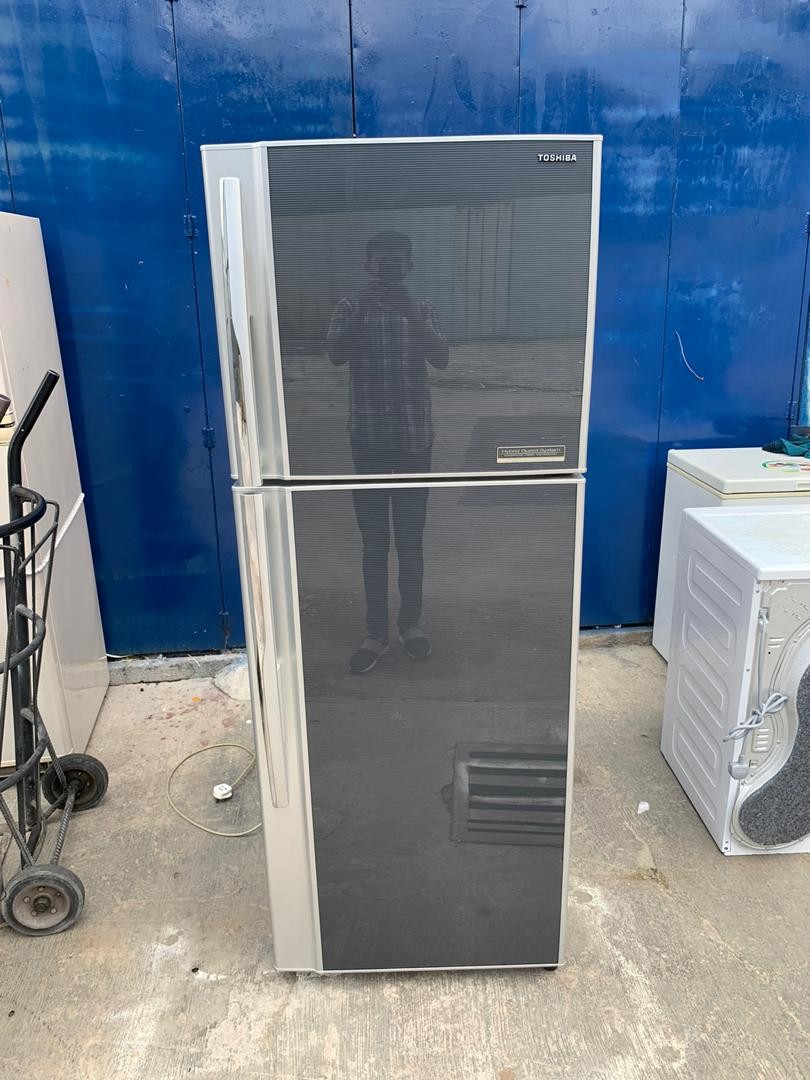 Toshiba glass outlet door fridge
