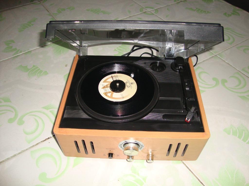 Turntable radio player (Category: Portable Music Players) located in Manila. Submitted by parokya_ni_edgar (Listing ID 1032101203, Image 1). Description: Features: 100 volts Built in speakers AM & FM radio.
