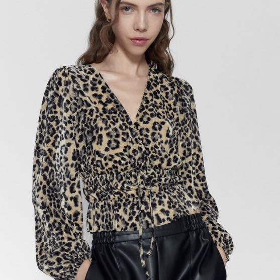 ZARA Pleated Top (Category: Blouses) located in Caloocan City. Submitted by stuzzz93 (Listing ID 1032078898, Image 1). Description: ZARA PLEATED TOP Available: MEDIUM (1) SELLING PRICE: Php 695.00 ONLY Original Price: Php 1295.00 DM to Order #zara #zarawoman #zaraman #zaraoutfit #zaraph #zaraphilippines #zaraall.