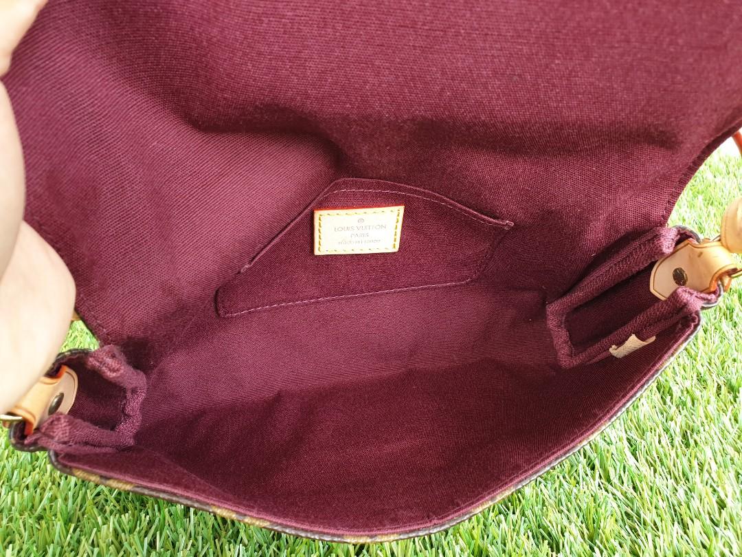 15922 - P2,800 Louis Vuitton Monogram Favorite 25cm Sling Bag